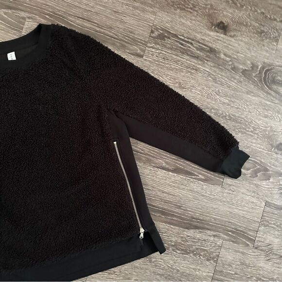 Varley Black Oakden Side-Zip Sherpa Pullover Sweatshirt - Picture 4 of 7
